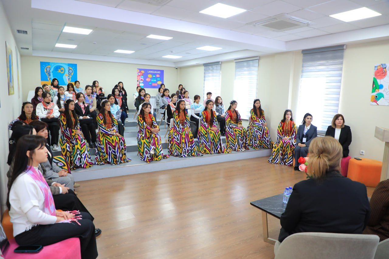 Toshkent arxitektura-qurilish universitetida Xotin-qizlar maslahat kengashi tomonidan “Bizning umumiy uyimiz” mavzusida obro-e’tiborga ega bo‘lgan shaxslar, namunali oilalarni jalb etgan holda uchrashuv tashkil etildi